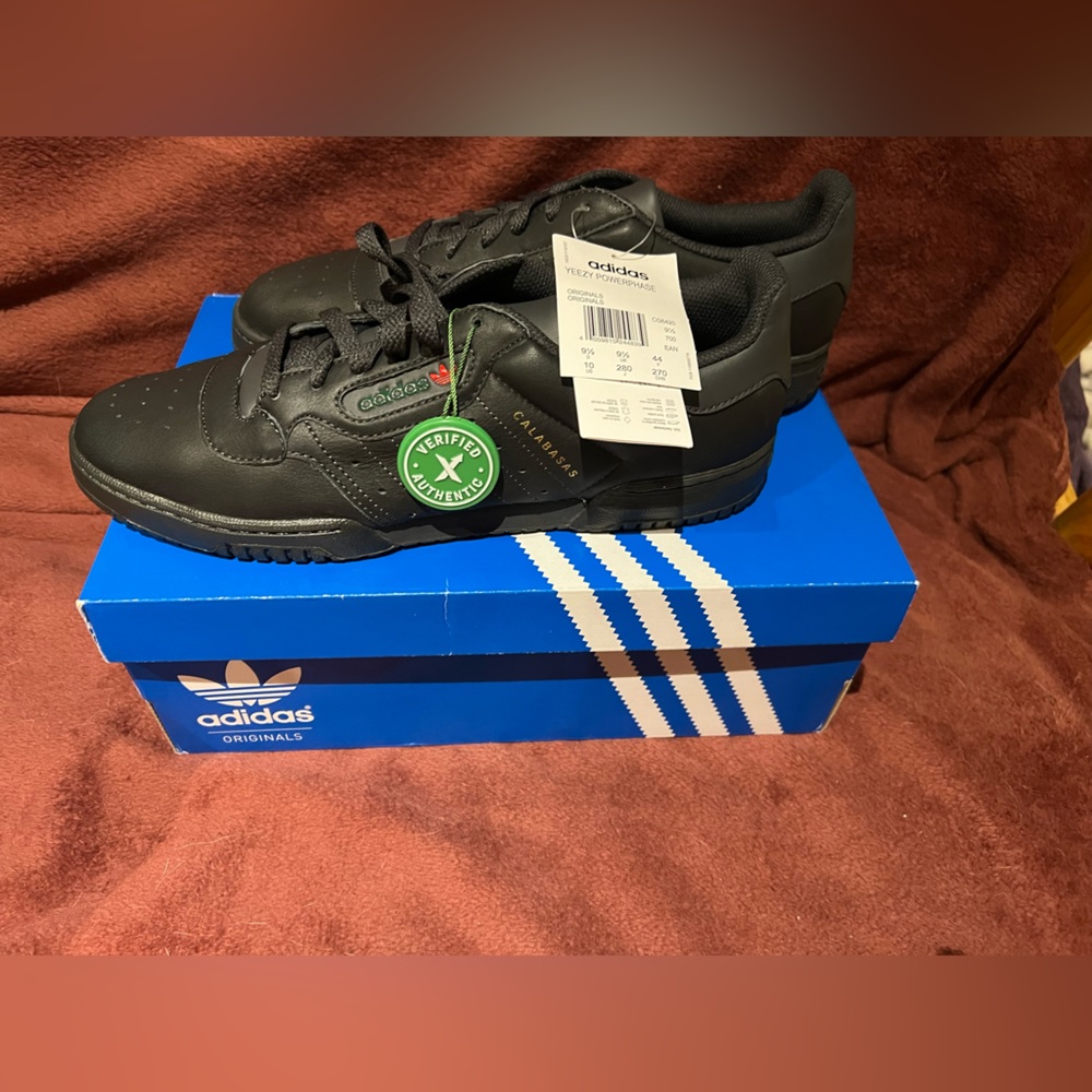 NEW Adidas Yeezy Powerphase, Black , size 10, Men’s